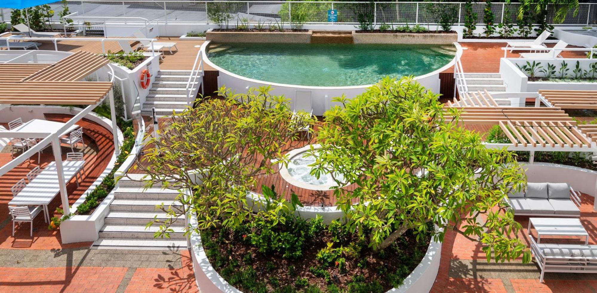 Sunshine Tower Hotel Cairns Exterior photo