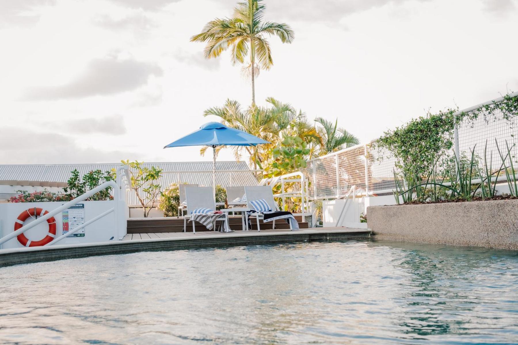 Sunshine Tower Hotel Cairns Exterior photo