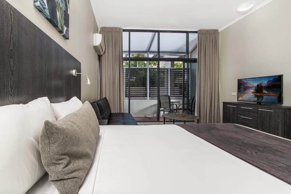 Sunshine Tower Hotel Cairns Room photo