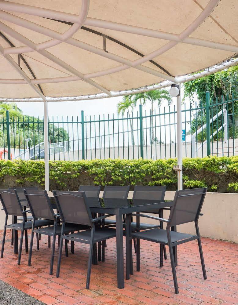 Sunshine Tower Hotel Cairns Exterior photo