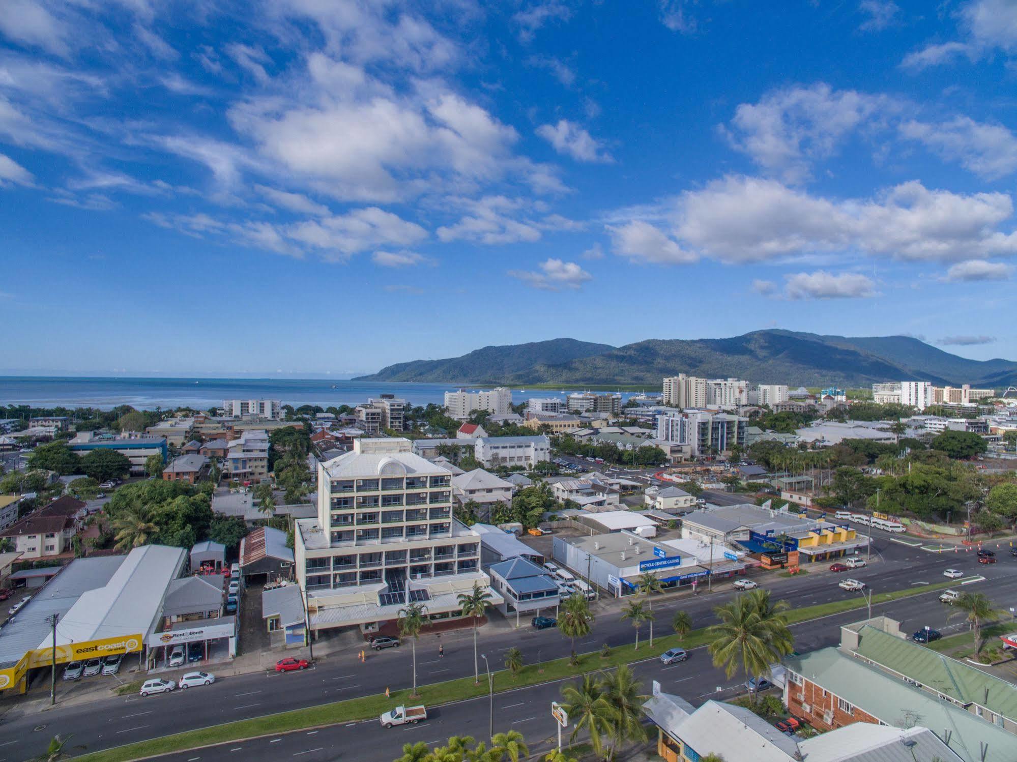 Sunshine Tower Hotel Cairns Exterior photo