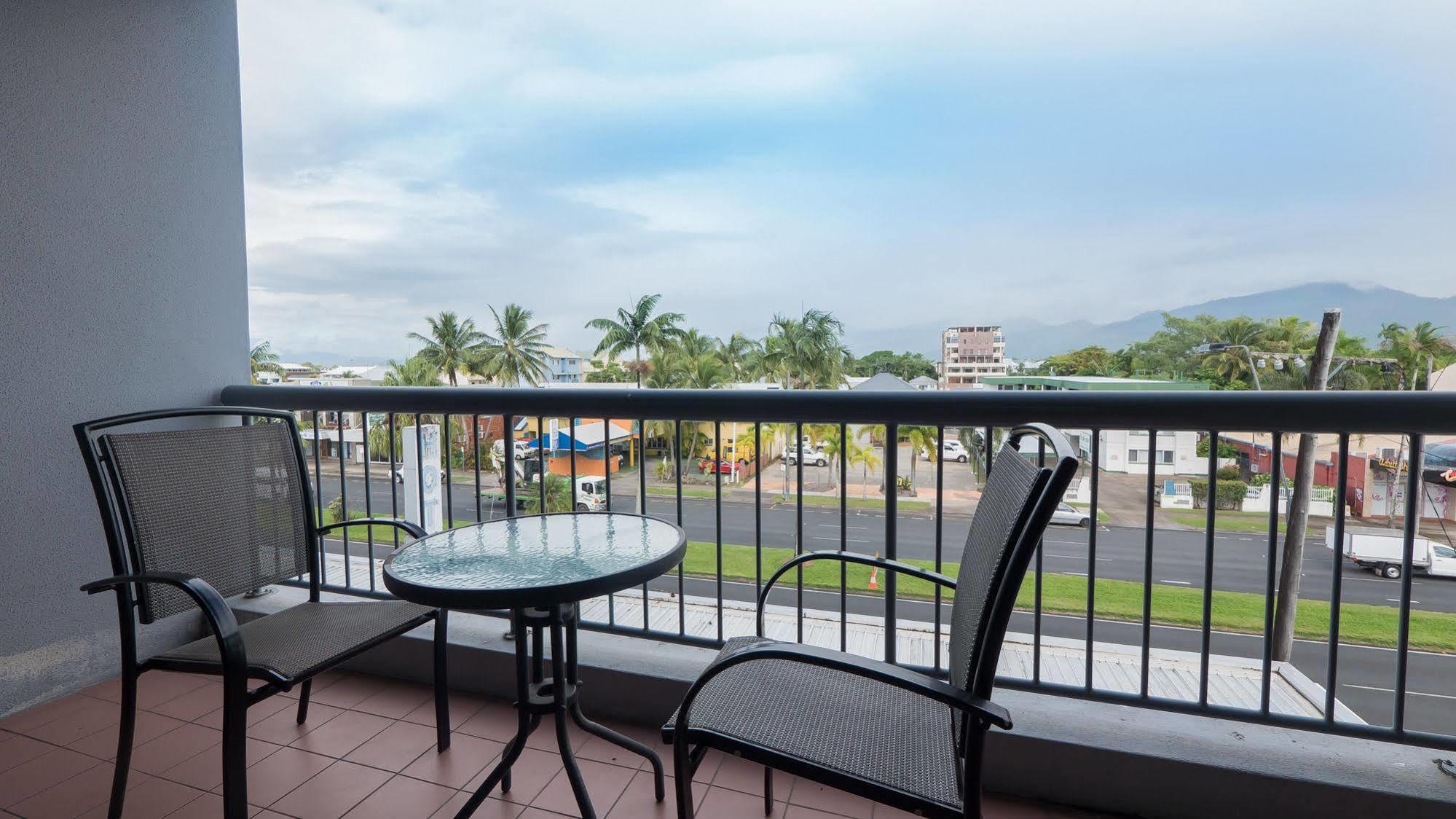 Sunshine Tower Hotel Cairns Exterior photo