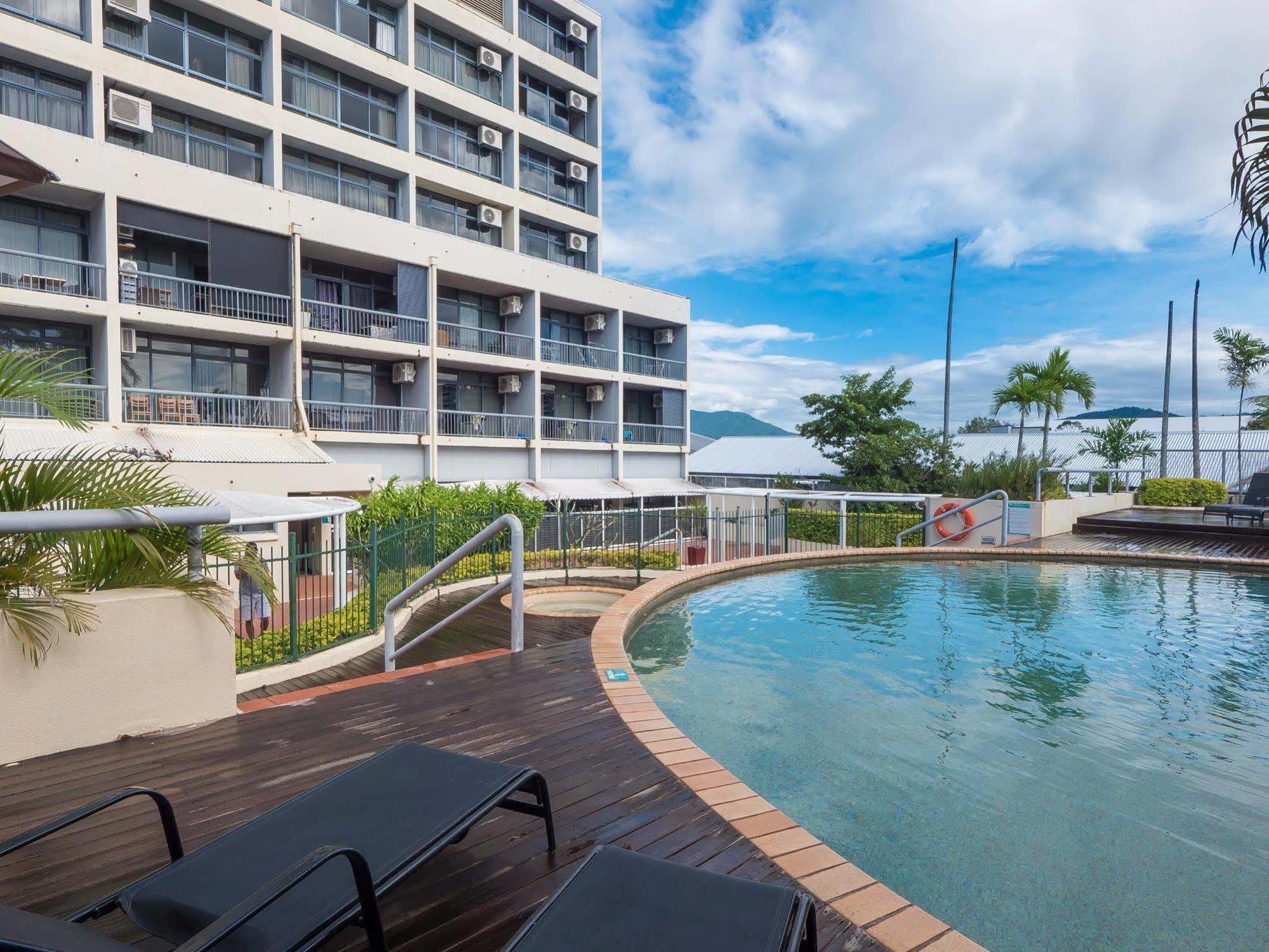 Sunshine Tower Hotel Cairns Exterior photo
