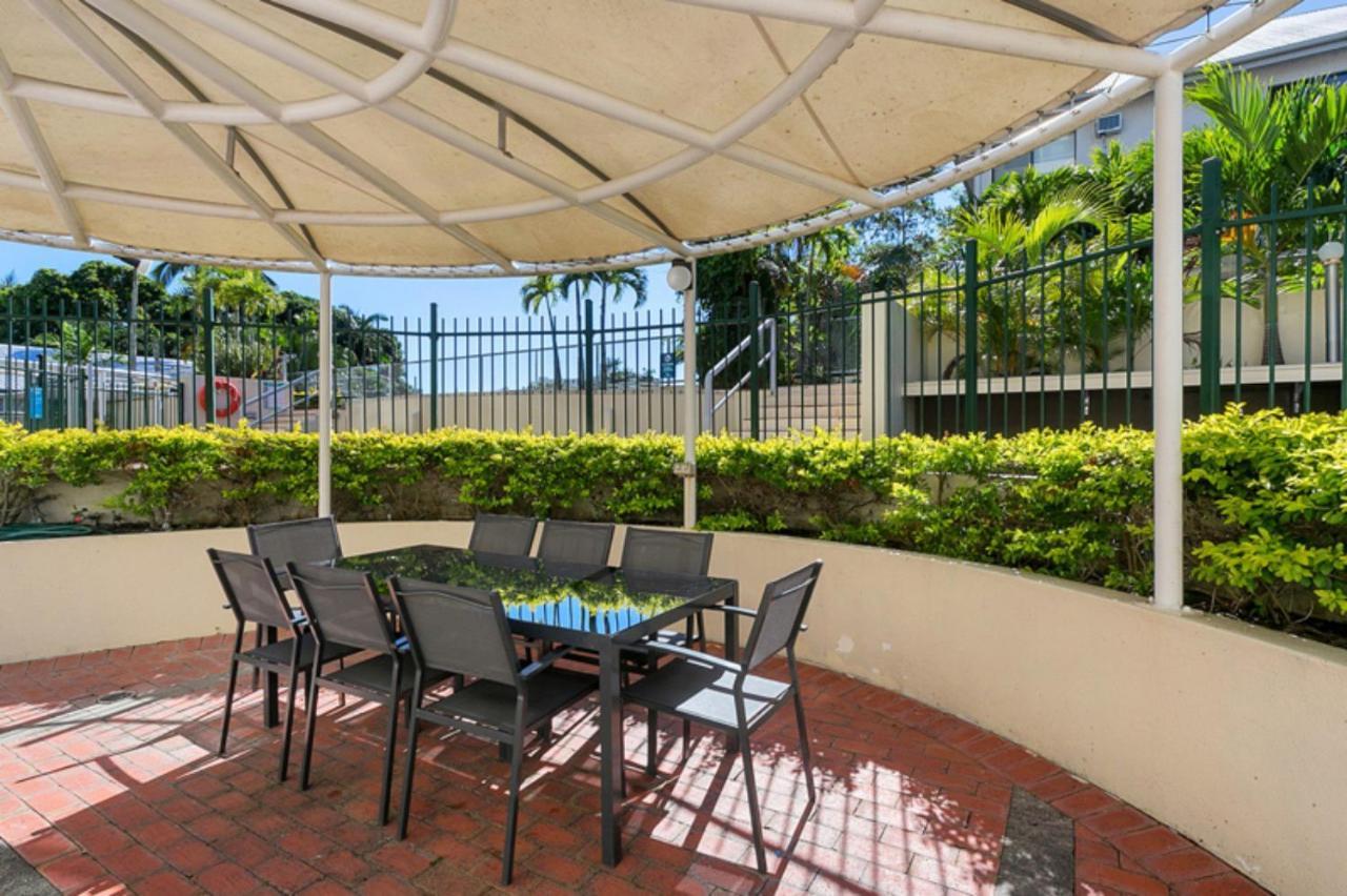 Sunshine Tower Hotel Cairns Exterior photo