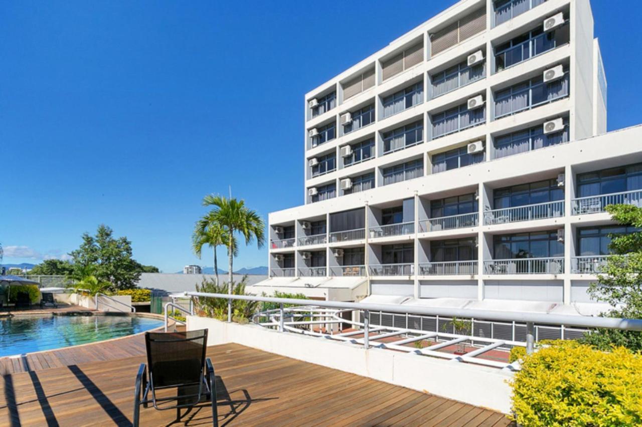 Sunshine Tower Hotel Cairns Exterior photo