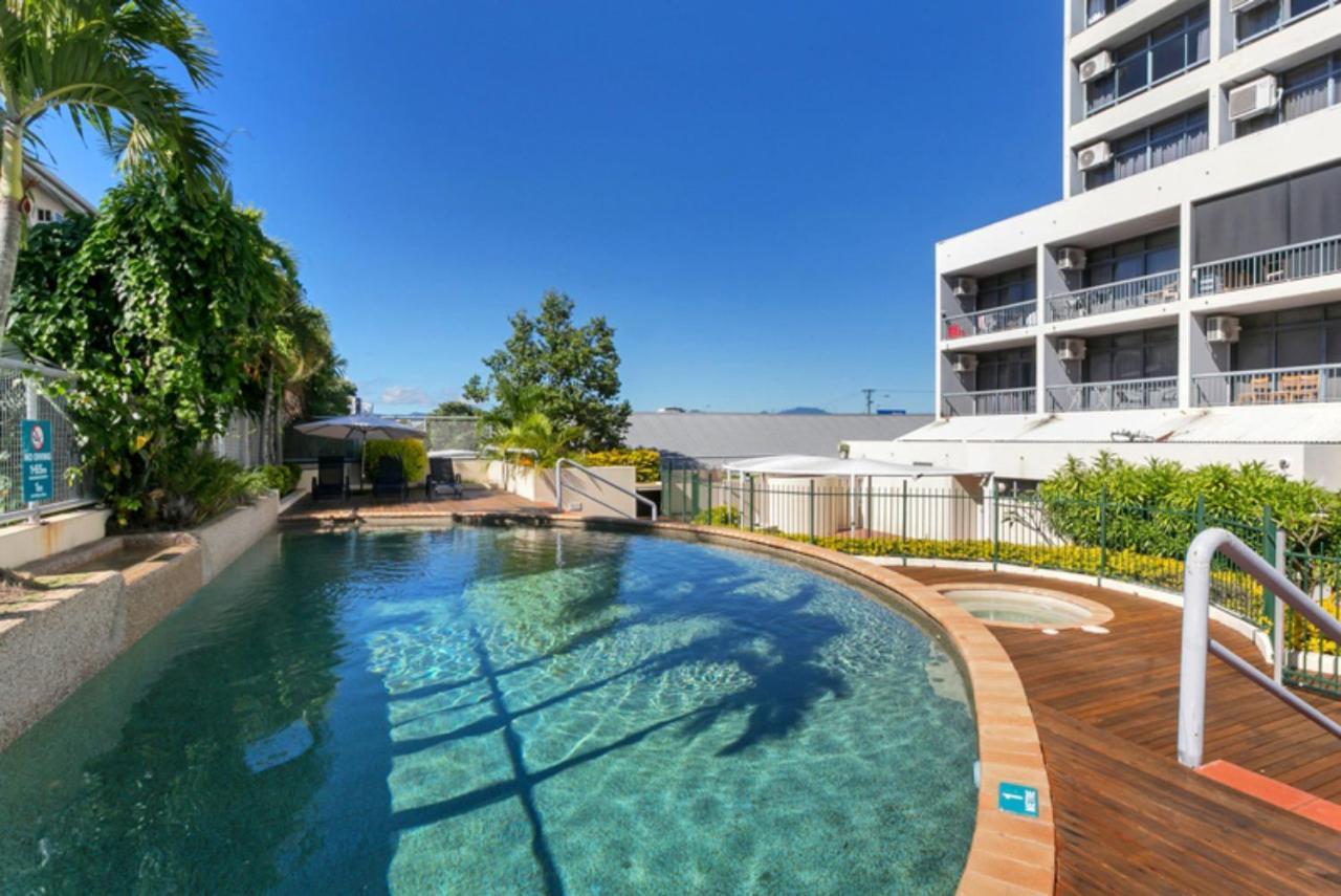 Sunshine Tower Hotel Cairns Exterior photo