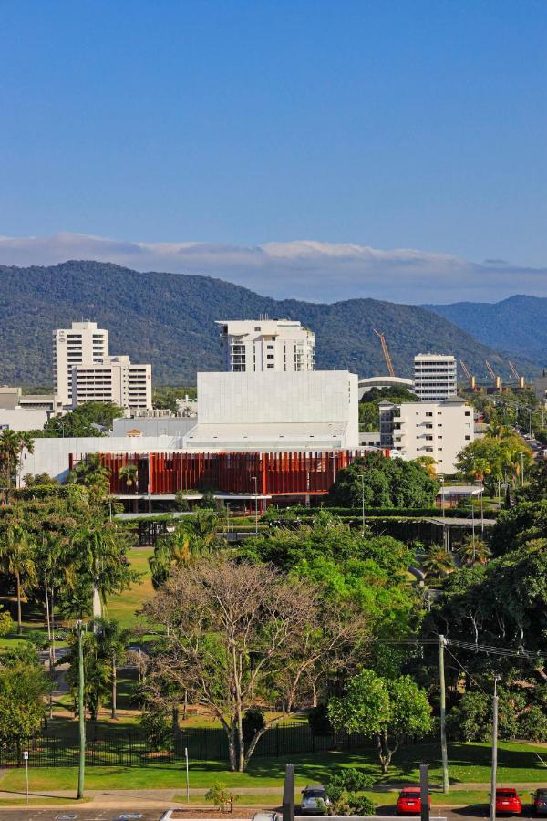 Sunshine Tower Hotel Cairns Exterior photo
