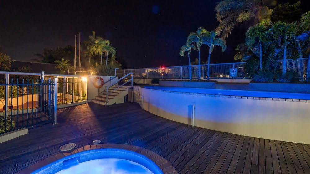 Sunshine Tower Hotel Cairns Exterior photo